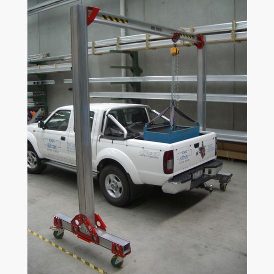 Mobitrac portable gallows putting load into ute tray