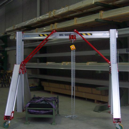 Mobitrac dynamic adjustable crane at lowest setting