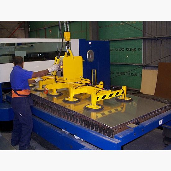 Vacuum lifter for sheet metal