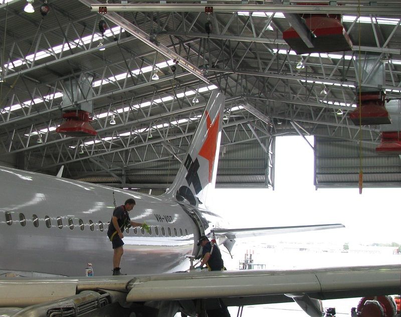 Rope access safety system for maintenance of airplanes